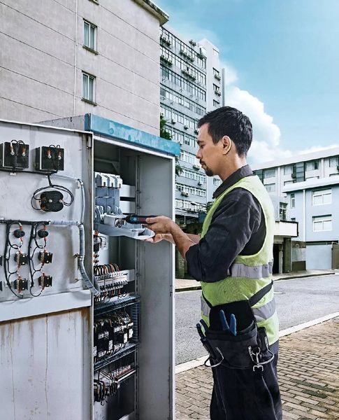 Професійна акумуляторна викрутка Bosch GO 2 : вбудований АКБ 3,6 V 1,5 Аh, 360 об/хв-1, 5 Нм, 25 біт 06019H2101 фото