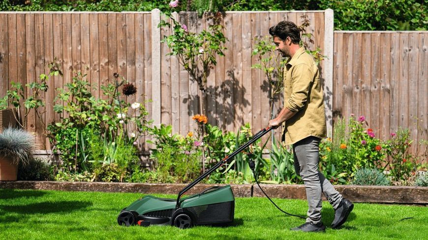 Газонокосарка електрична Bosch EasyRotak 32-205 : 1.2 кВт, ширина захвата 32 см (06008A6300) 06008A6300 фото