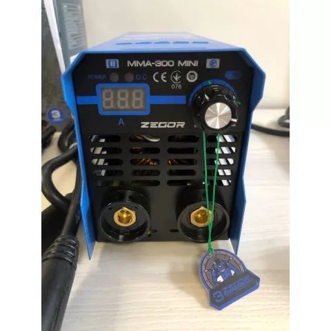 Зварювальний апарат інверторного типу MMA-300 MINI ZEGOR : 4.2 кВт, 300 А, діаметр електрода 1.6-4мм, вага 2кг MMA-300 MINI фото