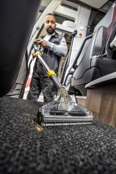 Професійний миючий пилосос Karcher Puzzi 8/1 Adv : 1200 Вт (1.100-241.0) 1.100-241.0 фото