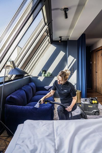 Професійний миючий пилосос Karcher Puzzi 8/1 Adv : 1200 Вт (1.100-241.0) 1.100-241.0 фото