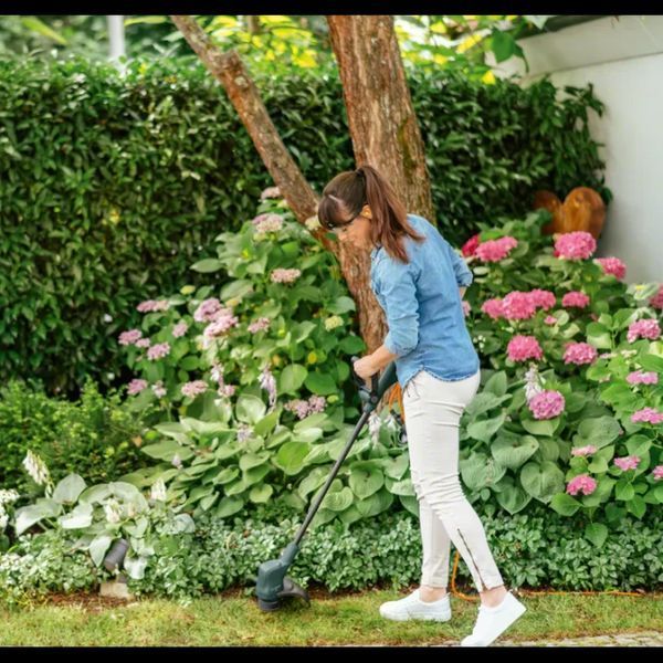 Мощный триммер электрический садовый для травы Bosch EasyGrassCut 26: 280 Вт, 12500 об/мин, леска, 26 см 06008C1J01 фото