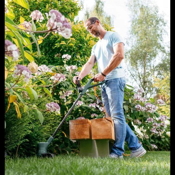 Мощный триммер электрический садовый для травы Bosch EasyGrassCut 26: 280 Вт, 12500 об/мин, леска, 26 см 06008C1J01 фото