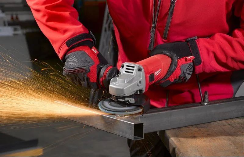 Профессиональная угловая шлифмашина Milwaukee AGV 10-125 EK : 1000Вт, 11000 об/мин, диск 125 мм 4933451222 фото