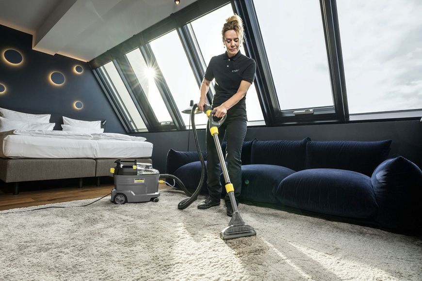 Професійний миючий пилосос Karcher Puzzi 8/1 Adv : 1200 Вт (1.100-241.0) 1.100-241.0 фото