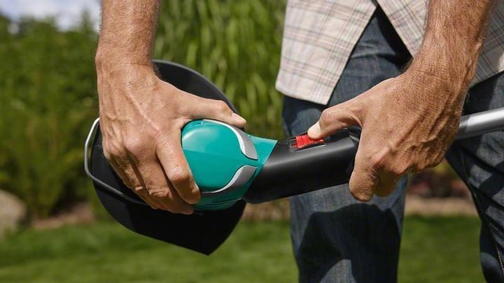 Потужній тример електричний садовий для трави Bosch EasyGrassCut 26 : 280 Вт, 12500 об/хв, волосінь, 26 см 06008A5800 фото