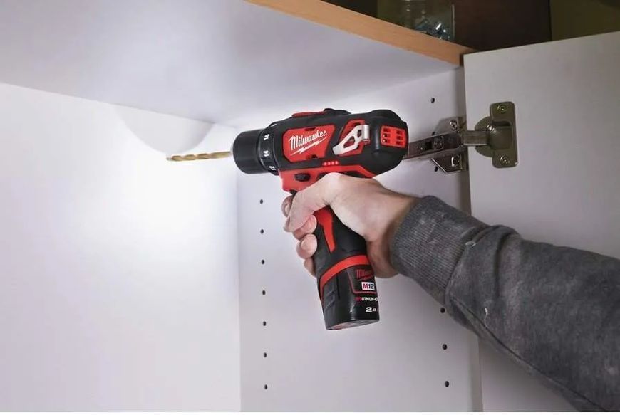 Потужний дрель-шуруповерт Milwaukee M12 BDD-202C : АКБ 12V, 2 Аh, 30 Нм, 2 акума + зарядне + кейс 4933441915 4933441915 фото