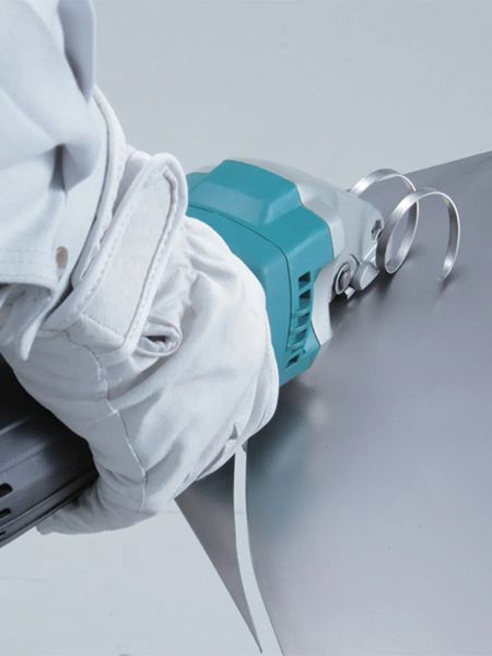 Професійні листові електроножиці Makita JS 1601: 380 Вт, 4500 об/хв, різання від 0,8-2.5 мм JS1601 фото