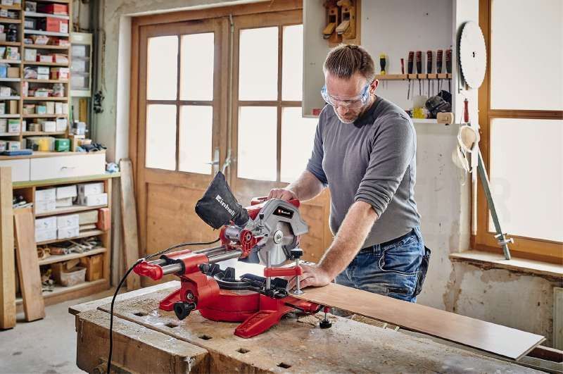 Потужна торцювальна пила з лазером Einhell TC-SM 254 : 1900 Вт, об.х.х.5000 об/хв, ширина/глибина різу 305х85 мм 4300385 фото