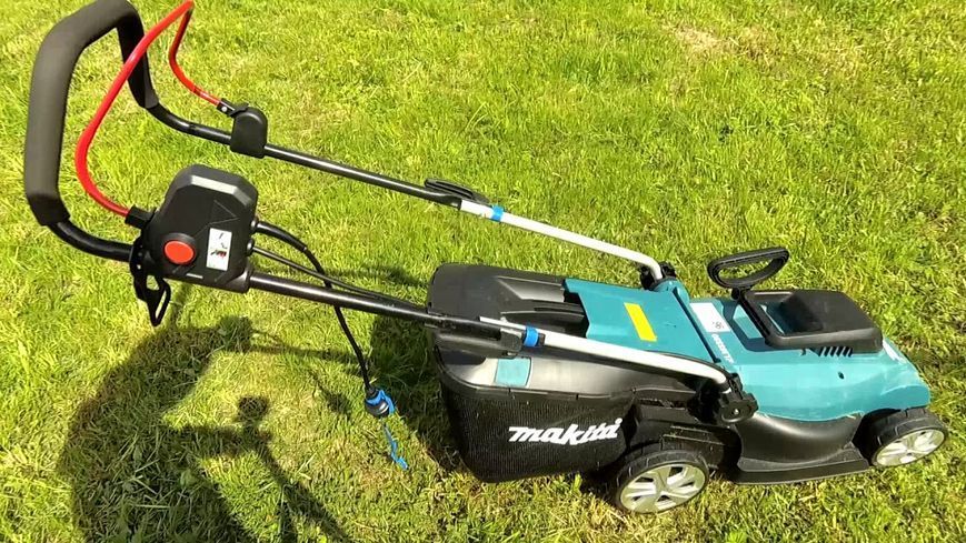 Електрична газонокосарка Makita ELM3320 : 1200 Вт, 3400 об/хв, висота скошування 20/40/55 мм ELM3320 фото