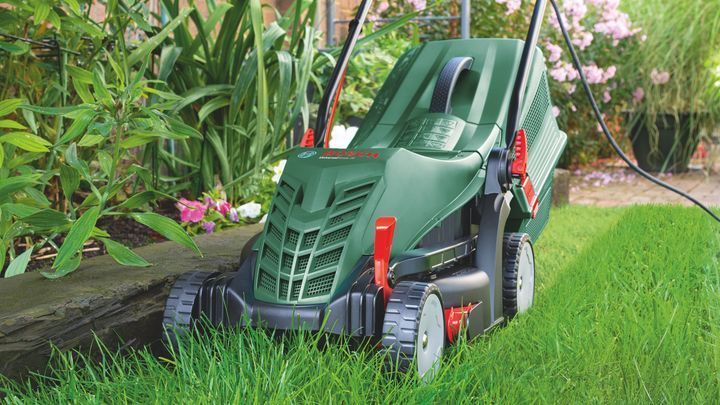 Газонокосилка электрическая Bosch UniversalRotak 34-405 : 1.3 кВт, ширина захвата 34 см (06008A6401) 06008A6401 фото