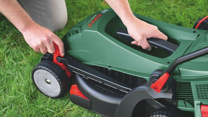 Газонокосилка электрическая Bosch UniversalRotak 34-405 : 1.3 кВт, ширина захвата 34 см (06008A6401) 06008A6401 фото