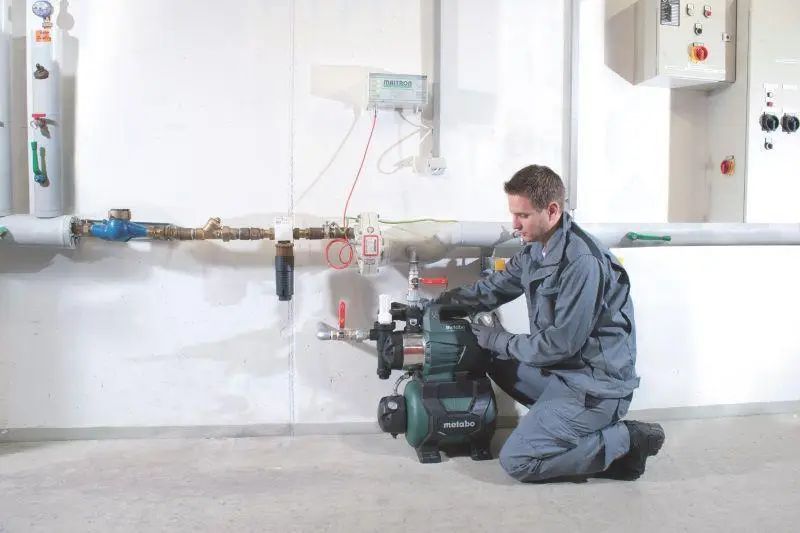 Мощная бытовая насосная станция Metabo HWWI 4500/25 Inox: 1300 Вт, 4500 л/час, 4,8 бар 600974000 фото