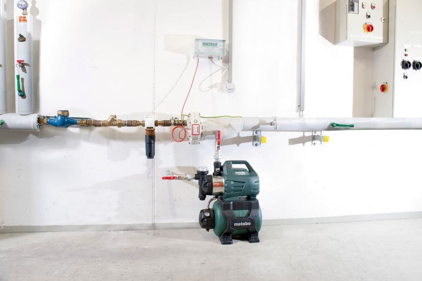 Мощная бытовая насосная станция Metabo HWWI 4500/25 Inox: 1300 Вт, 4500 л/час, 4,8 бар 600974000 фото