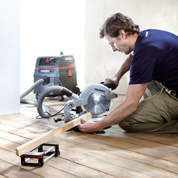 Профессиональная торцовочная пила Metabo KS 305 M: 2 кВт, диск 305 x 30 мм, 3700 об/мин (619003000) 619003000 фото
