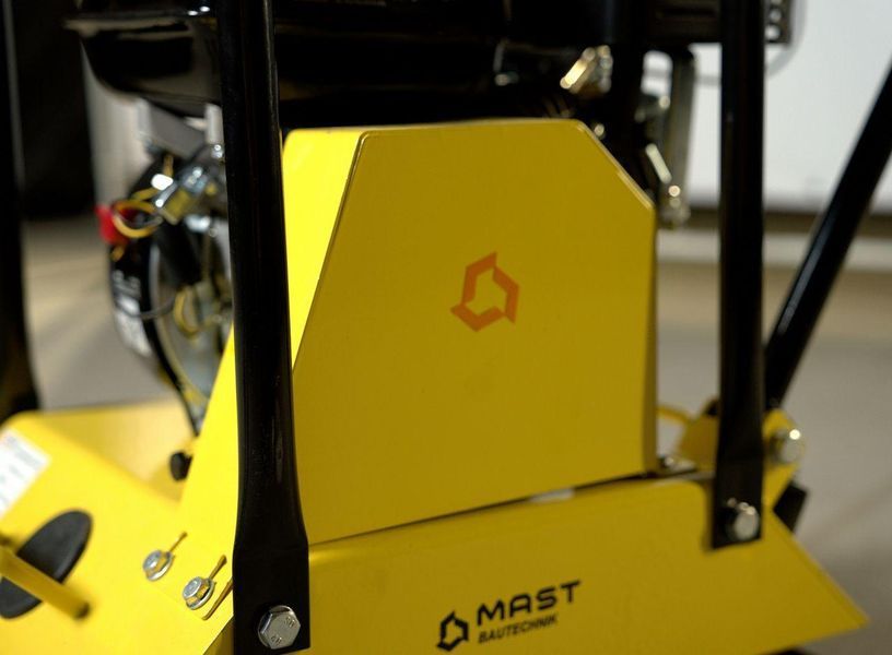 Виброплита MAST Bautechnik MT-P90 двигатель LONCIN (Размер &ndash; 53х50см, до 30 см) MT-P90 фото