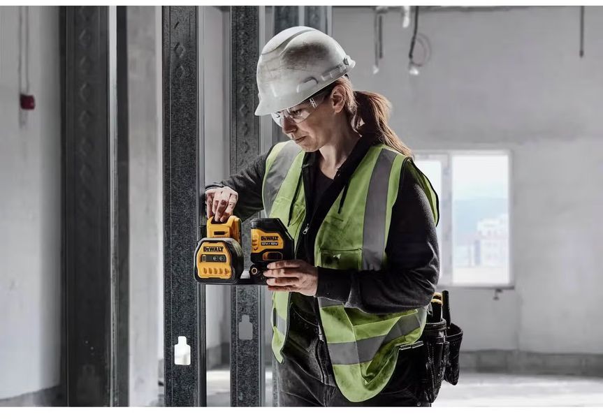 Профессиональный уровень лазерный линейный DeWALT DCE088D1G18 : с АКБ, 30м, 2 лучи зеленые DCE088D1G18 фото
