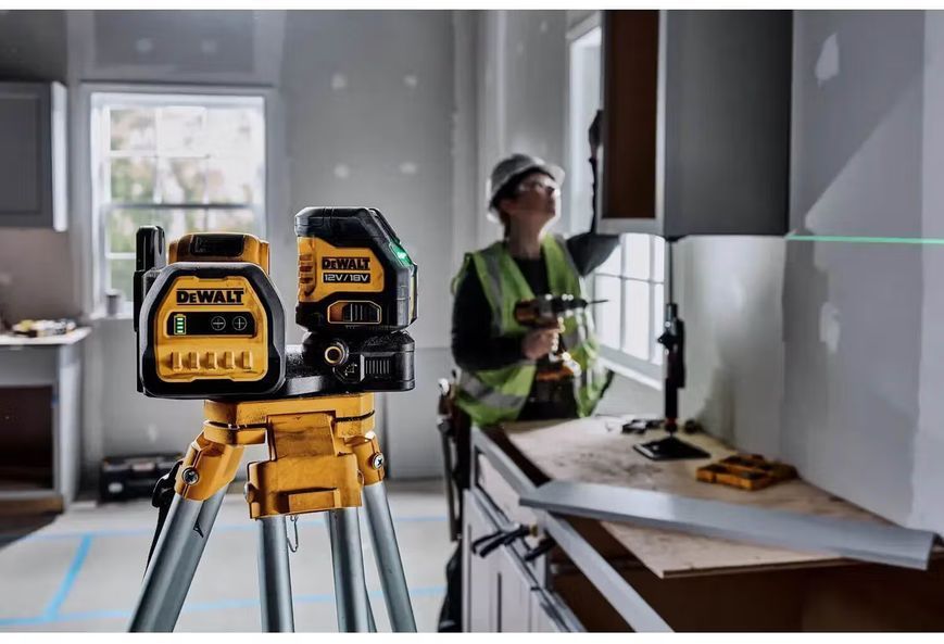 Профессиональный уровень лазерный линейный DeWALT DCE088D1G18 : с АКБ, 30м, 2 лучи зеленые DCE088D1G18 фото