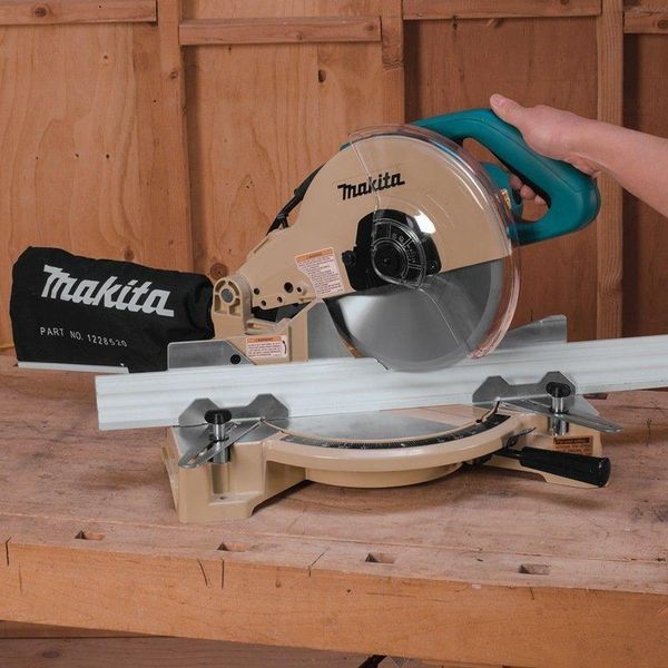 Ручная торцовочная пила без протяжки по дереву Makita LS1040N : 1650 Вт, глубина реза 93мм, круг 255 мм LS1040N фото