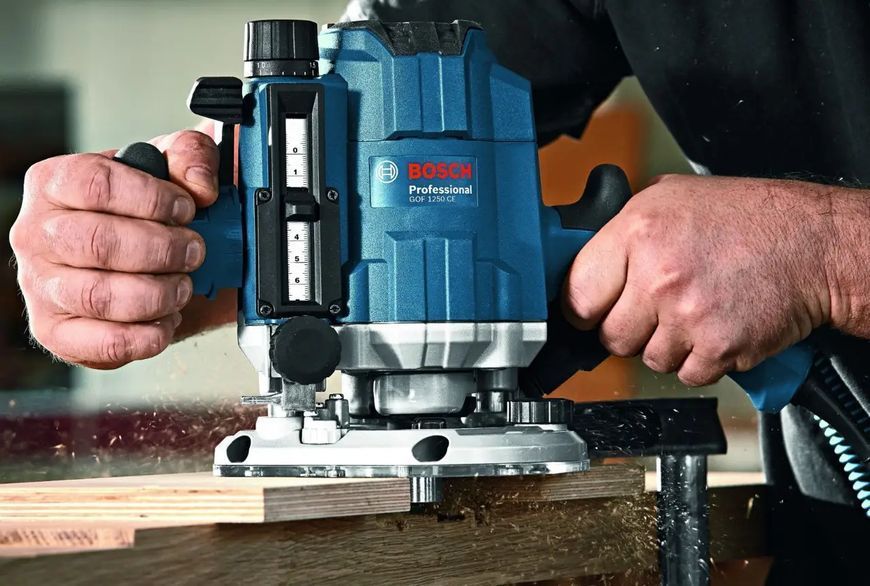Профессиональный фрезер Bosch Professional GOF 1250 CE : 1250 Вт, патрон 6-8 мм, 24000 об/мин 0601626000 фото