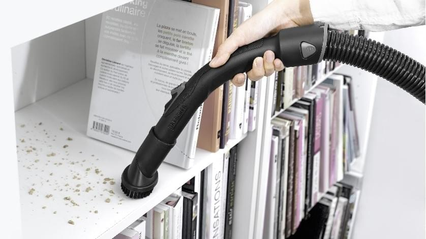 Професійний Karcher VC 3 Premium з насадкою для паркету : 700 Вт, контейнер 0.9 л, вага 4.4кг 1.198-135.0 фото