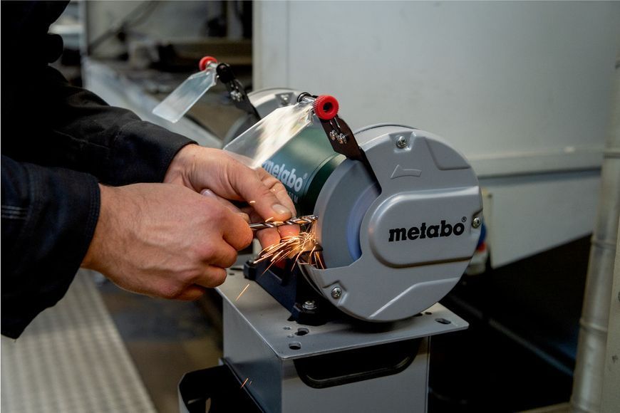 Профессиональная точила для заточки Metabo DS 125 M : 200 Вт, диск 125х20х20 мм, 2980 об/мин. 604125000 фото