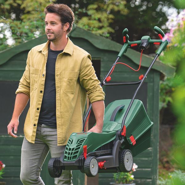 Газонокосарка електрична Bosch UniversalRotak 37-555 : 1.4 кВт, ширина захвата 37 см (06008A6501) 06008A6501 фото