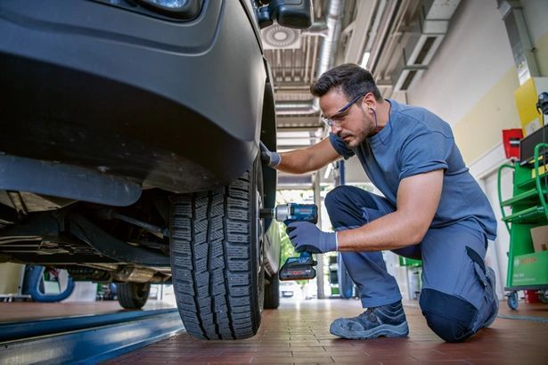 Професійний акумуляторний ударний гайковерт Bosch Professional GDS 18V-450 HC : без АКБ, 450 Hm, 2300 об/хв, 3300 уд/хв 06019K4000 фото