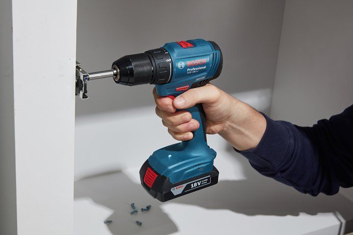 Аккумуляторная бесщеточная дрель-шуруповерт Bosch GSR 185-LI Professional : 2 АКБ 18V 2.0Ah + З/П 06019K3000 фото