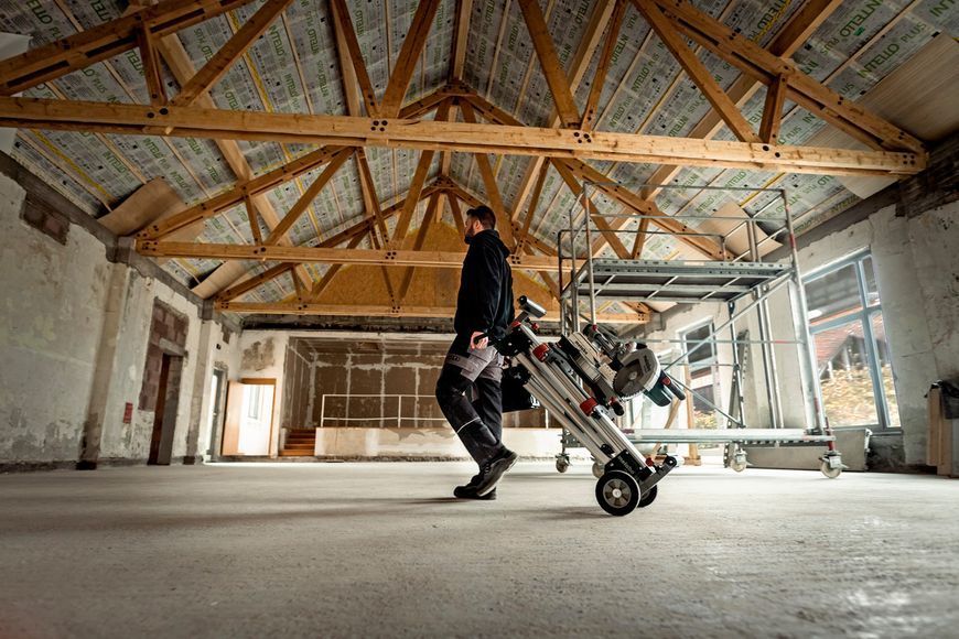 Професійна торцювальна пила з протяжкою Metabo KGS 216 M New: 1500 Вт, глибина різу 70мм, диск 216 x 30 мм, 5000об/хв,613216000 613216000 фото