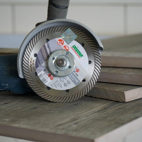 Диск алмазный отрезной Distar 7D 1A1R 125 Gres Master 1A1R 125x1,4/1,0x10x22,23 мм керамогранит 11115160010 фото