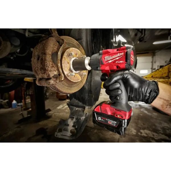 Гайковерт высокомоментный MILWAUKEE 1/2" (881 Нм) с кольцом M18 FMTIW2F12-502X 4933478450 фото