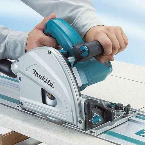 Професійна ручна заглибна дискова пила Makita SP 6000J : 1300 Вт, 165мм, 55мм глибини погружна в кейсі + лінійка 1.5м SP6000J лінійка фото