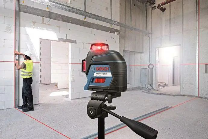 Профессиональный линейный лазерный нивелир Bosch Professional GLL 3-80 в кейсе с мишенью и чехлом 0601063S00 фото
