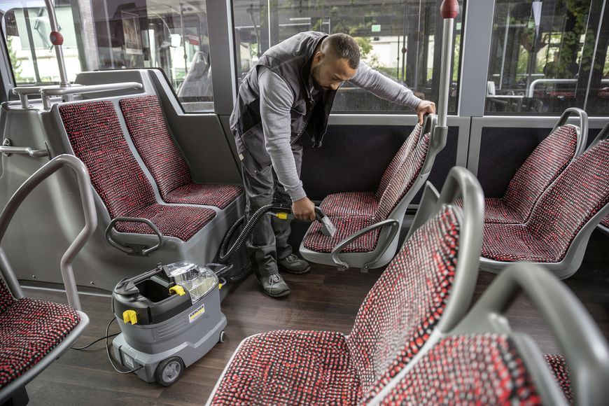 Порохотяг KARCHER Puzzi 8/1 (миючий) 1.100-240.0 фото