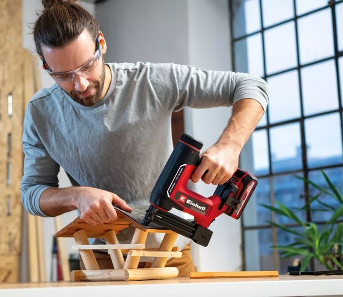 Степлер аккумуляторный Einhell TE-CN 18/32 Li - Solo (18В/каркас) 4257800 фото
