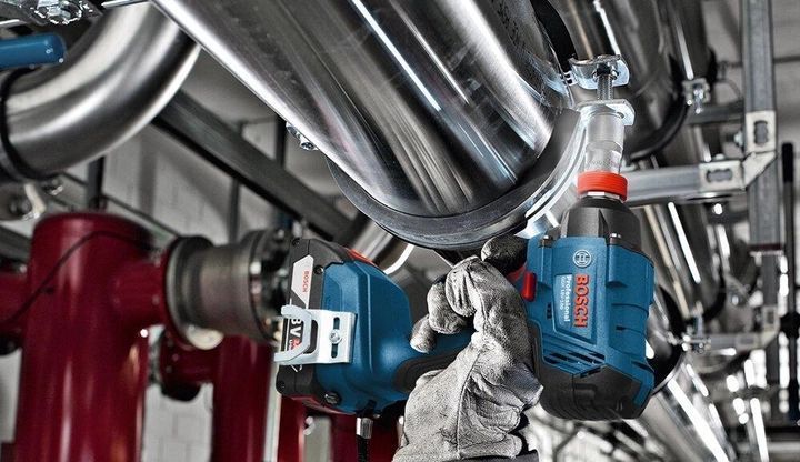 Професійний набір акумуляторного інструменту Bosch GSR 18V-50 + GDX 180-LI 5Ah : з АКБ 18V 5 Ah-3 шт, дриль-шурупокрут, гайкокрут 06019G5227 фото