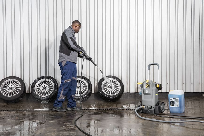 Потужна мийка високого тиску Karcher HD 6/15 M Plus : 3100 Вт, 20-225 бар (1.150-932.0) 1.150-932.0 фото