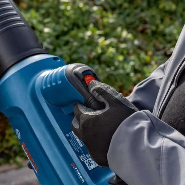 Повітродувка акумуляторна BOSCH GBL 18V-750 (акум 4а і зарядка) 06008D2000+1600A01B9Y фото