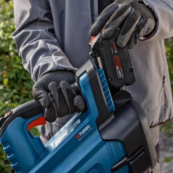 Повітродувка акумуляторна BOSCH GBL 18V-750 (акум 4а і зарядка) 06008D2000+1600A01B9Y фото