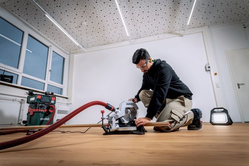 Профессиональная торцовочная пила Metabo KS 216 M New: 1350 Вт, диск 216 x 30 мм 610216000 610216000 фото