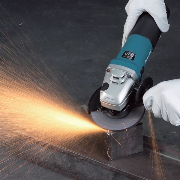 Профессиональная угловая шлифмашина Makita 9565 CVR: 1400 Вт, &Oslash; диска 125х22,23 мм, 12000 об/мин 9565CVR фото