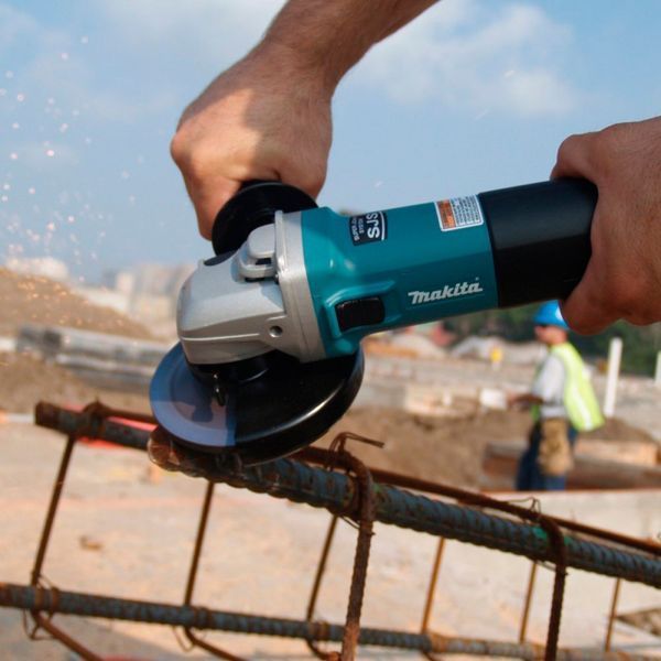 Профессиональная угловая шлифмашина Makita 9565 CVR: 1400 Вт, &Oslash; диска 125х22,23 мм, 12000 об/мин 9565CVR фото