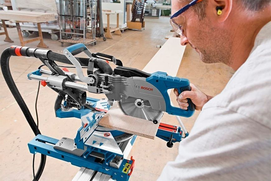Торцювальна пила Bosch Professional GCM 800 SJ : 1,4 кВт, 5500 об/хв. глибина/довжина різу 70/270 мм, диск 210-216 мм 0601B19000 фото