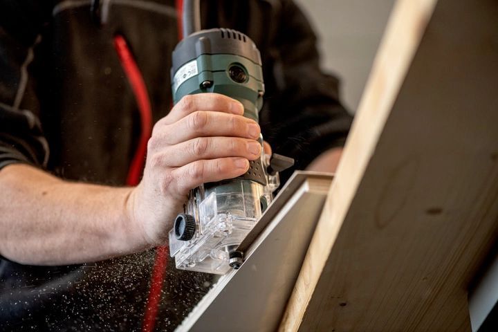 Професійний ручний столярний фрезер кромковий по дереву Metabo FM 500-6 : 500 Вт, 6 цанга, х.х.32000 об/хв електрофрезер 601741000 фото