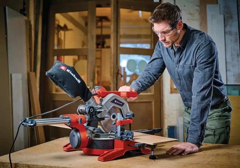 Мощная торцовочная пила с протяжкой и лазером Einhell TE-SM 8 L Dual: диск 216 мм, 1800Вт, 5000 об/мин 4300866 фото