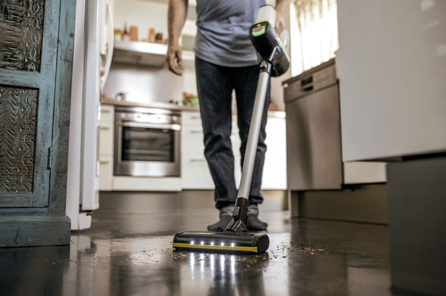 Мощный аккумуляторный пылесос Karcher VC 6 Cordless ourFamily Battery Plus (1.198-677.0) 1.198-677.0 фото