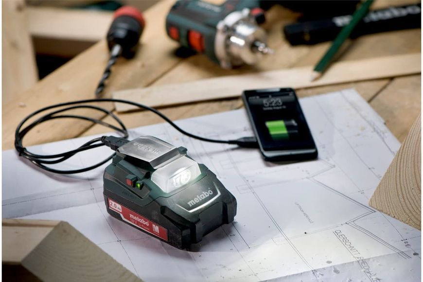Силовой адаптер + фонарик для аккумуляторных блоков Metabo PA 14.4 - 18 LED-USB (600288000) 600288000 фото