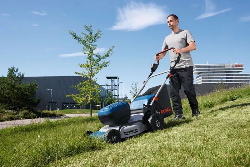 Газонокосарка акумуляторна BOSCH GRA 18V2-46 (акум 5а 2шт і зарядка) 06008C8000+1600A00B8J фото