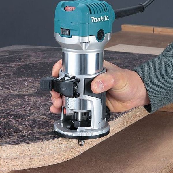 Электрический ручной столярный фрезер по дереву MAKITA RT0700CX2J 710 Вт, 6-8 цанга 30000 об/мин RT0700CX2J фото